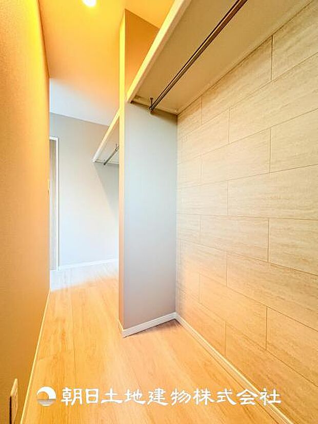 【ウォークインクローゼット (寝室 約6.5帖)】