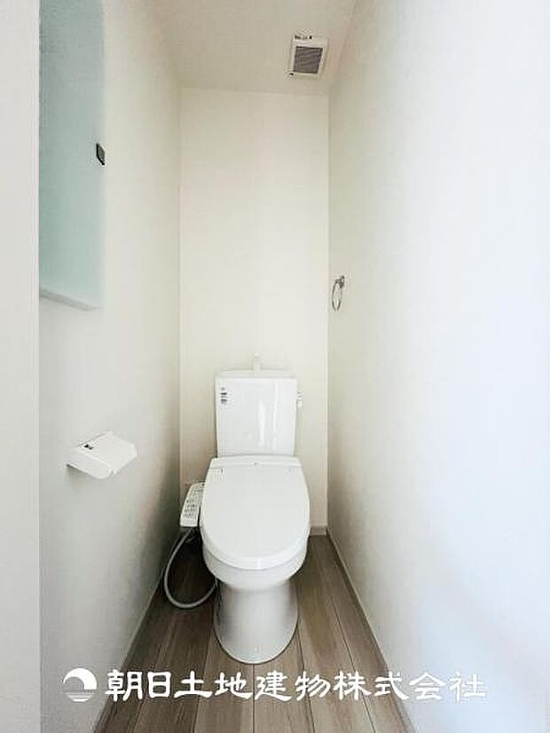 【ウォシュレット付きトイレ】最近では当たり前になってきたウォシュレット付きトイレになります!デリケートな方でも安心してお使いいただけます!