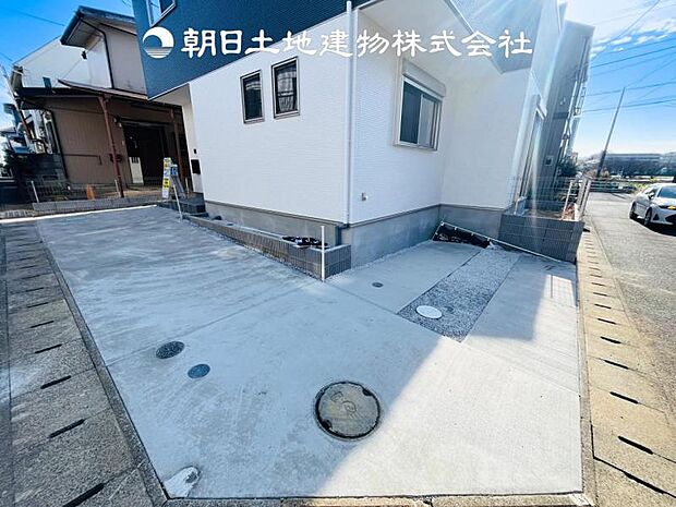 【カースペース】ゆとりあるL字で2台分のスペースです♪