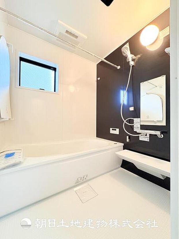 【ユニットバス】1坪のタイプの浴槽はご家族でもお一人でもくつろげる広さとなっており浴室乾燥機は花粉や梅雨時期に大活躍です!