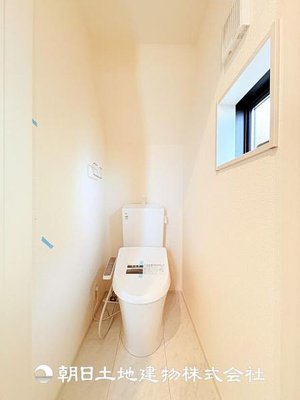【ウォシュレット付きトイレ)】最近では当たり前になってきたウォシュレット付きトイレになります!デリケートな方でも安心してお使いいただけます!
