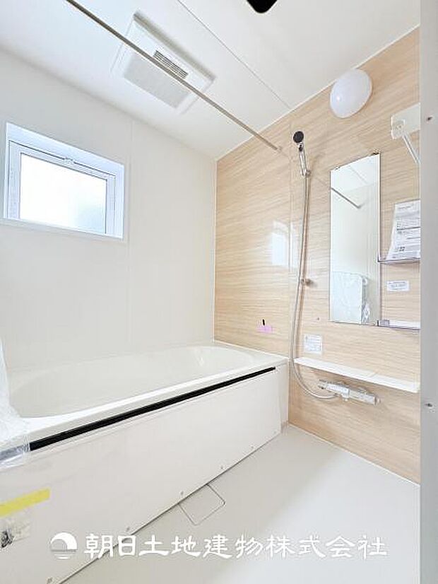 【ユニットバス】1坪のタイプの浴槽はご家族でもお一人でもくつろげる広さとなっており浴室乾燥機は花粉や梅雨時期に大活躍です!