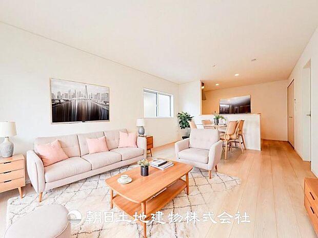 【LDK (約17帖)】※画像は実際の室内写真をもとに、家具・調度品の配置例をCG合成したもので、実際とは多少異なります。また、家具等は販売価格に含まれません。