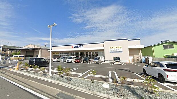【クリエイトSD 倉見才戸店】 倉見駅から徒歩8分ほどの距離にあります。駐車場もあり便利です。店内も綺麗で品揃えも良いです。