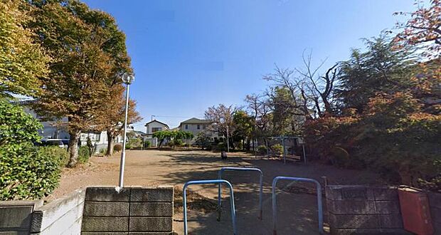 【さいど公園】 普通の公園ですが、人が少なく静かな公園。滑り台、ブランコ、ベンチがあるので小さなお子さんや休憩とかには最適かと思います。