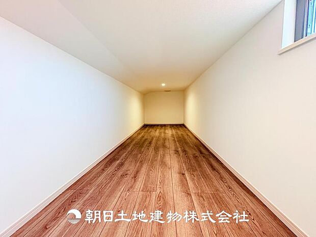 【小屋裏収納庫】