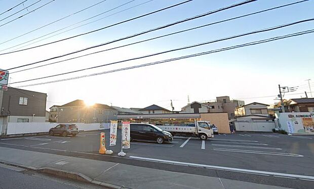 【セブンイレブン 寒川駅前店】 駅チカのコンビニですが、駐車場が広くて利用しやすい店舗です。 品揃えも良くてた変便利です。