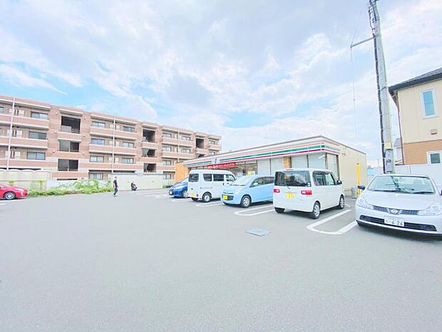 【セブンイレブン　厚木戸室南店】　品揃えもよく、店員さんの対応もいいです。