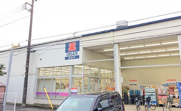 【クリエイト　さがみ野店】　広い駐車場がありますので車でも便利です。薬の他に日用品が揃っています。