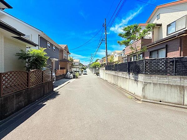 【前面道路含む現地】区画整理地となりますので、街並みも綺麗です！