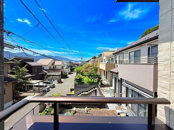 【バルコニーからの眺望】周辺に高い建物がない為、開放感があります！