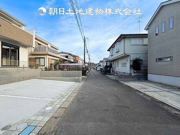 【前面道路＋現地写真】交通量の少ない前面道路は、小さなお子様がいるご家庭も安心です♪