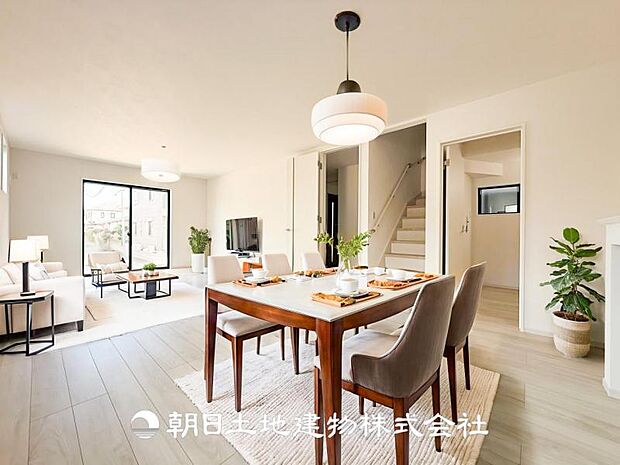 【LDK (約21帖)】※画像は実際の室内写真をもとに、家具・調度品の配置例をCG合成したもので、実際とは多少異なります。また、家具等は販売価格に含まれません。