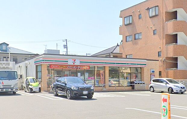 【セブンイレブン 厚木旭町5丁目店】 駐車場が広く停めやすいです。