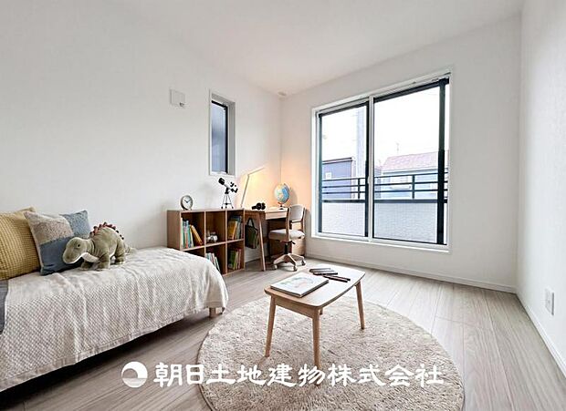 【洋室 (約5.3帖)】※画像は実際の室内写真をもとに、家具・調度品の配置例をCG合成したもので、実際とは多少異なります。また、家具等は販売価格に含まれません。