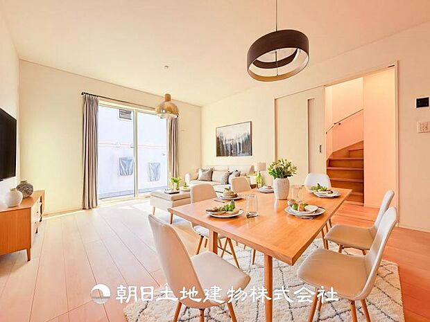 【LDK (約15帖)】※画像は実際の室内写真をもとに、家具・調度品の配置例をCG合成したもので、実際とは多少異なります。また、家具等は販売価格に含まれません。