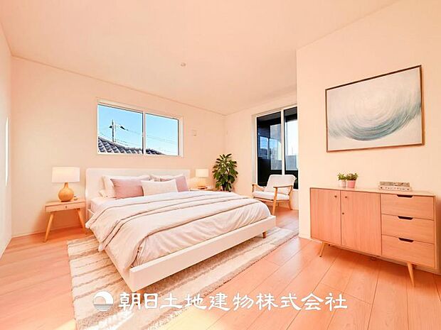 【寝室 (約9帖)】※画像は実際の室内写真をもとに、家具・調度品の配置例をCG合成したもので、実際とは多少異なります。また、家具等は販売価格に含まれません。