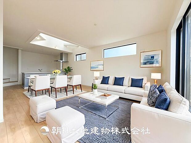 【LDK (約22.8帖)】※画像は実際の室内写真をもとに、家具・調度品の配置例をCG合成したもので、実際とは多少異なります。また、家具等は販売価格に含まれません。