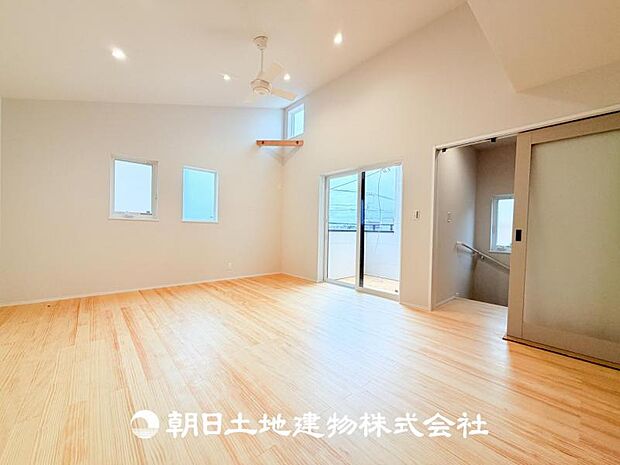 【LDK (約18.3帖)】