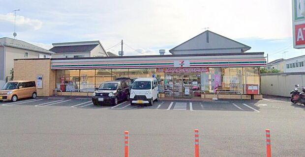 【セブンイレブン 厚木下川入東店】 店内はいつもきれいで気持ちよく買い物をすることができます。