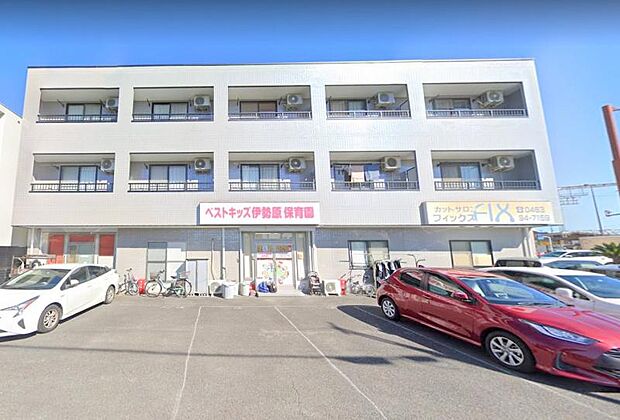 【ベストキッズ伊勢原保育園】 愛甲石田駅から徒歩2分ほどの場所にあり駅から近く利用しやすいです。