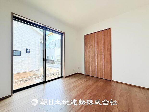 【洋室 (約5.25帖)】