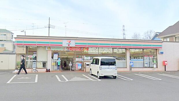 【セブンイレブン 愛川菅原小学校前店】 店員さんは明るく対抗して下さるので気持ちよく買い物することができます。駐車場も広いです。