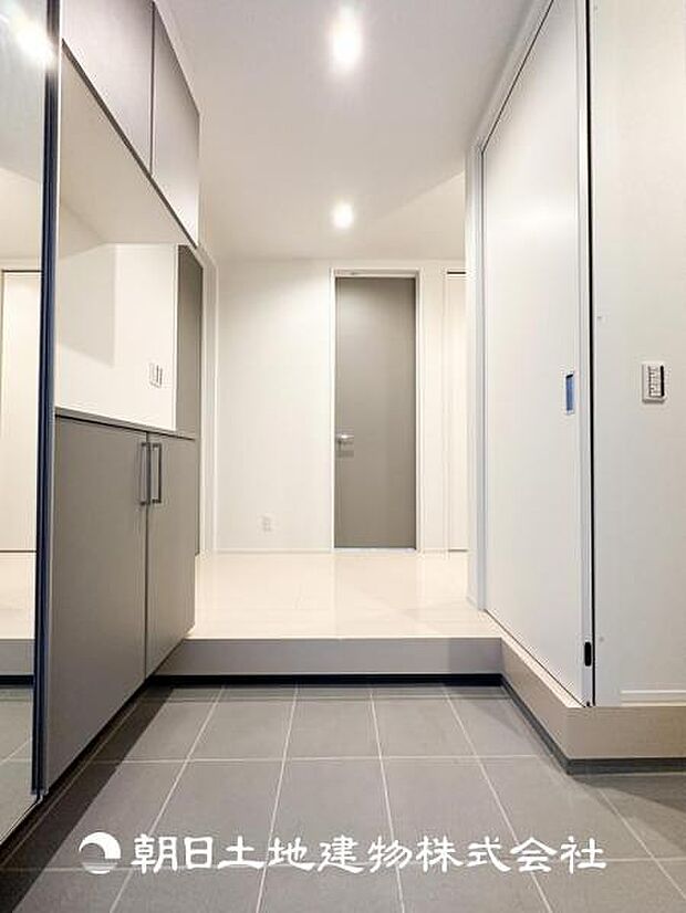 【玄関】SIC付きのひろびろした玄関です♪