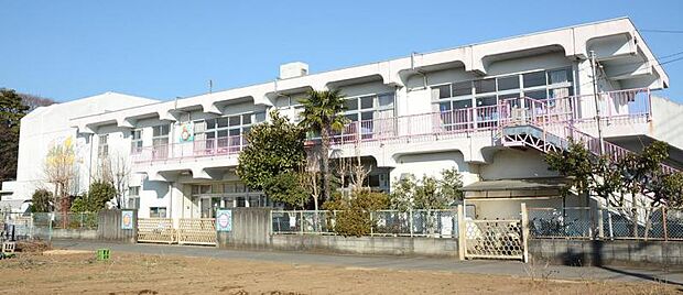 【一之宮愛児園】　自然や遊びの中で子ども達を見ていこういう方針の園です。実際に園の目の前には田んぼがあります。