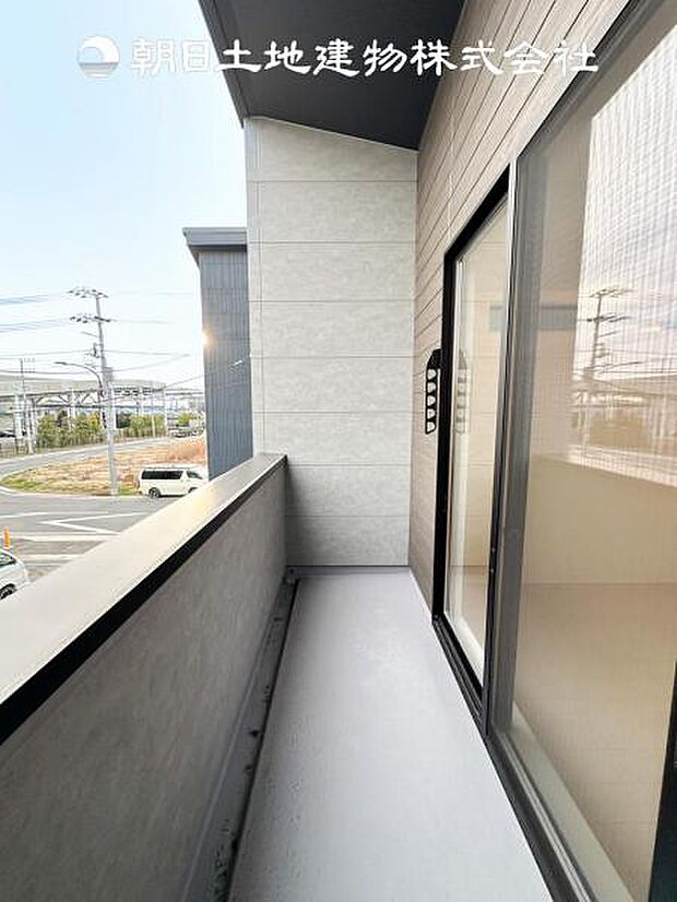 【バルコニー】陽当たり良好な南向きのバルコニーです♪