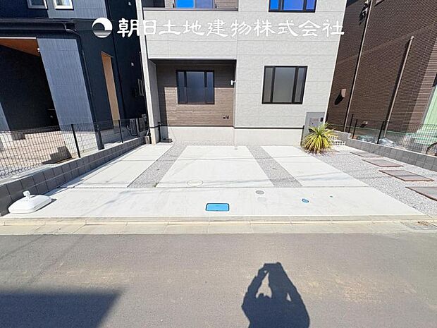 【カースペース】ゆとりある並列2台分のスペースです♪