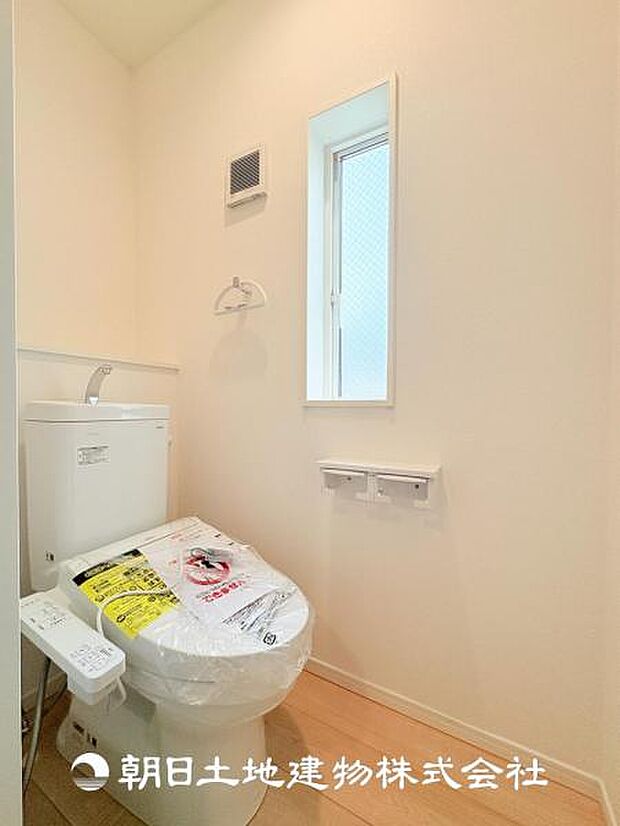 【ウォシュレット付きトイレ】最近では当たり前になってきたウォシュレット付きトイレになります!デリケートな方でも安心してお使いいただけます!