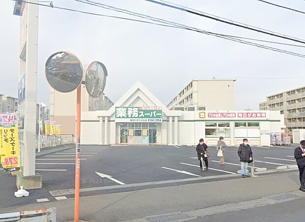 【業務スーパー 座間ひばりが丘店】 量が多くリーズナブルです。品揃えが豊富です。店内もきれいで買い物がしやすいです。