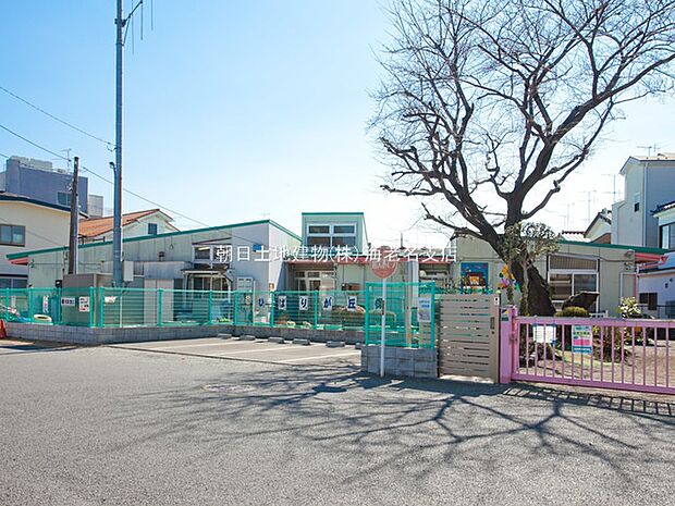 【ひばりが丘保育園】 住宅地に密集している為、子供達の元気な声がよく聞こえます。 車の交通量も少ないので安心して通園できます。