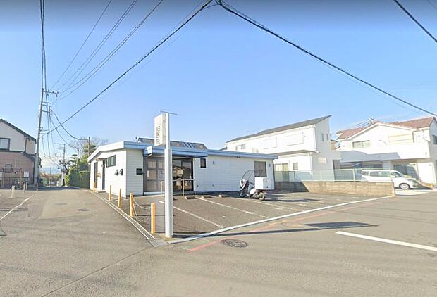 【紀医院】 無料駐車場が数台分あるので車での通院をおすすめします。 先生もスタッフさんも親切なので安心して治療を任せられます。