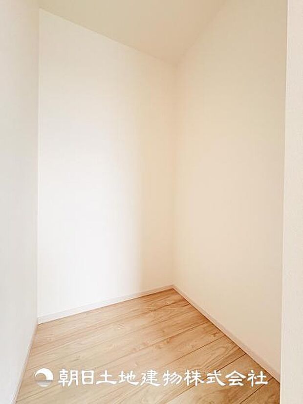 【ウォークインクローゼット (寝室 約7.1帖)】