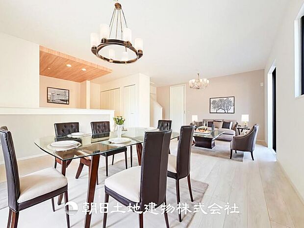 【LDK (約19.7帖)】※画像は実際の室内写真をもとに、家具・調度品の配置例をCG合成したもので、実際とは多少異なります。また、家具等は販売価格に含まれません。