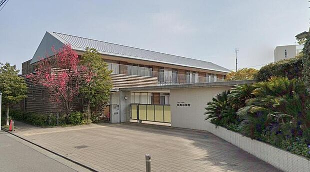 【平塚学園松風幼稚園】 教育という点で、広い園庭での外遊びもあり、室内での絵画や音楽の時間もあり、バランスがとれていると思います。