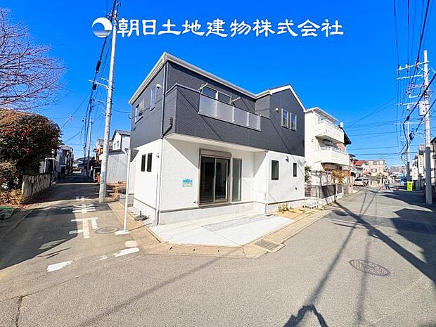 【前面道路+現地写真】交通量の少ない前面道路は、小さなお子様がいるご家庭も安心です♪