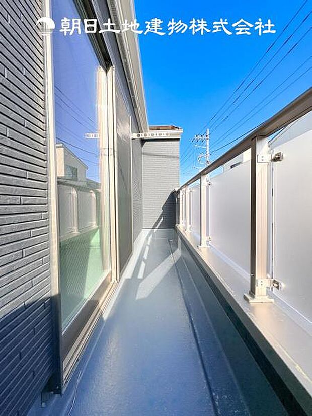 【バルコニー】陽当たり良好な南向きのバルコニー♪