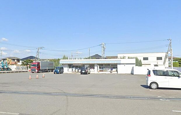 【ローソン 海老名本郷店】 駐車場が広いのでトラックでも利用できます。