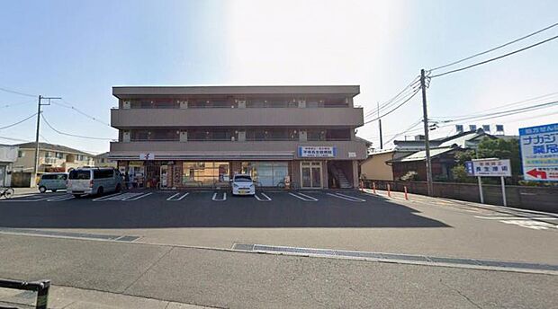 【セブンイレブン 平塚東八幡1丁目店】 駐車場広くて便利です。スイーツ豊富で従業員の挨拶が気持ちいいです。