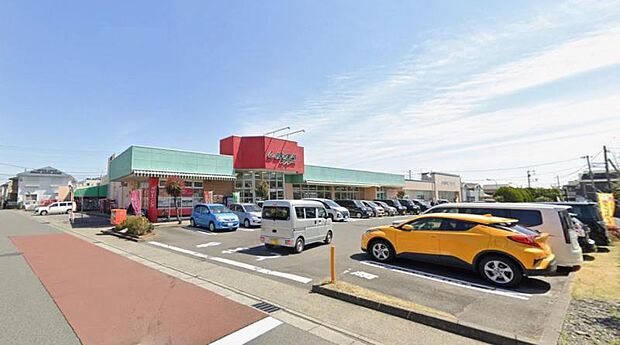 【しまむらストアー 中原御殿店】 店内いつも綺麗で広くて見やすいです。お魚や野菜がリーズナブルです。