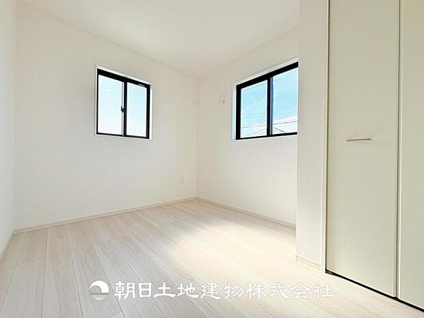 【洋室 (約4.4帖)】