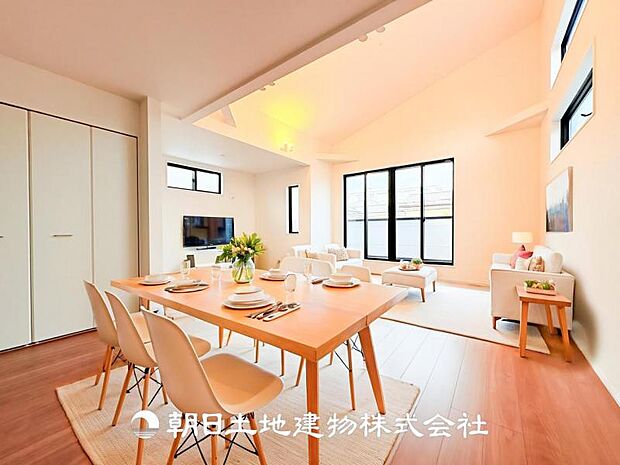 【LDK (約22.4帖)】※画像は実際の室内写真をもとに、家具・調度品の配置例をCG合成したもので、実際とは多少異なります。また、家具等は販売価格に含まれません。