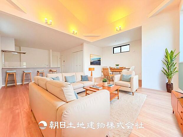 【LDK (約22.4帖)】※画像は実際の室内写真をもとに、家具・調度品の配置例をCG合成したもので、実際とは多少異なります。また、家具等は販売価格に含まれません。