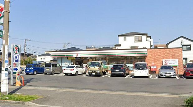【セブンイレブン 平塚桃浜町店】 駐車場が広いく停めやすいです。スイーツの品揃えが良いです。
