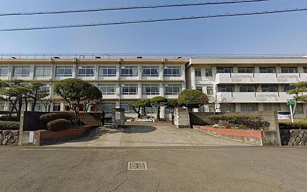 【平塚市立浜岳中学校】 部活が盛んな中学校です。先生方も熱心な方が多く、よい雰囲気な学校です。