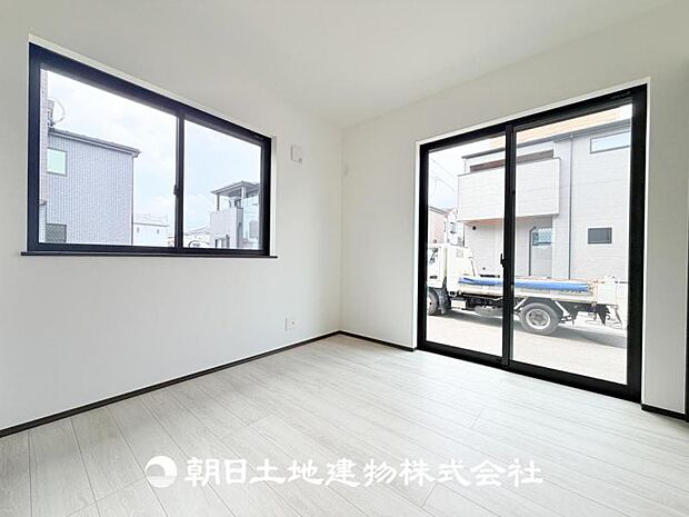 【洋室 (約4.8帖)】