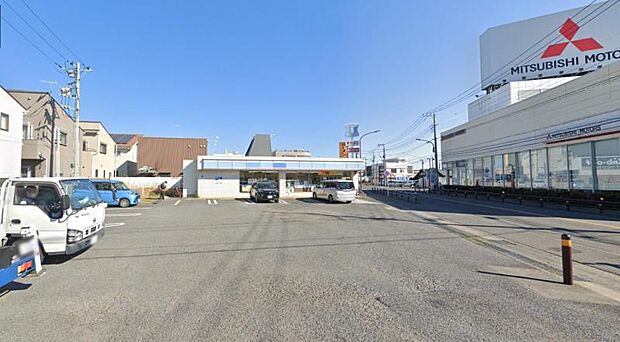 【ローソン 平塚西八幡店】 店員さんも親切ですし 品揃え も豊富です。駐車場広めです。